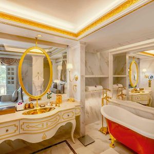 Royal Lurury – High Tea Inclusive